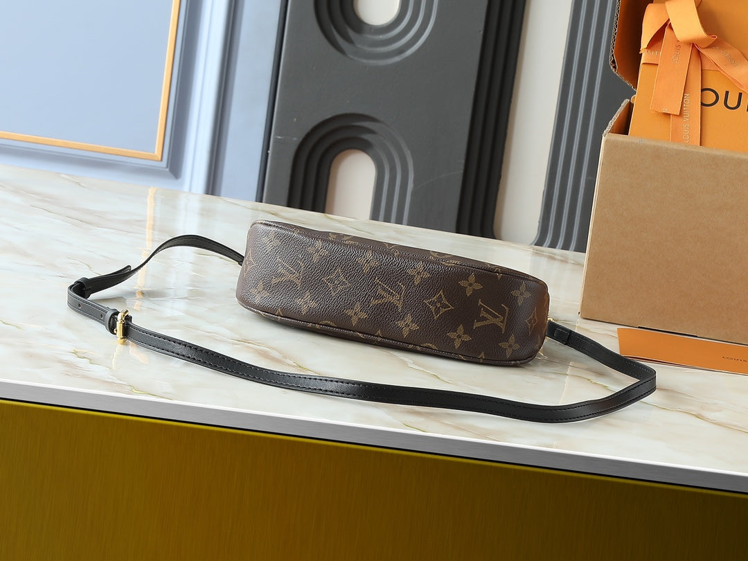 Designer Leather Crossbody Bag for Women 24.0x10.0x6.0cm LEM296
