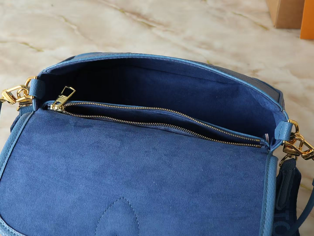 Blue Handbag for Women 25.0x9.0x15.0cm LEM458