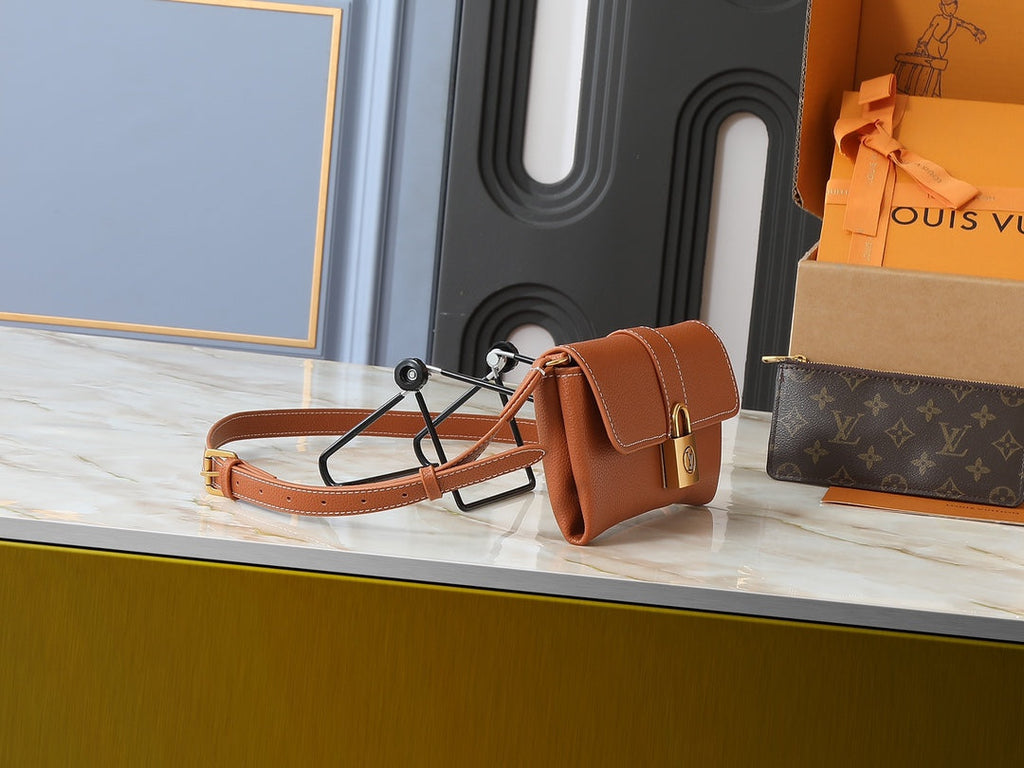 Designer Crossbody Bag for Women 22.0x13.0x3.5cm LEM302