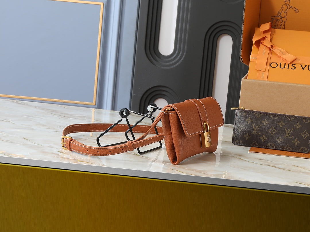 Designer Crossbody Bag for Women 22.0x13.0x3.5cm LEM302