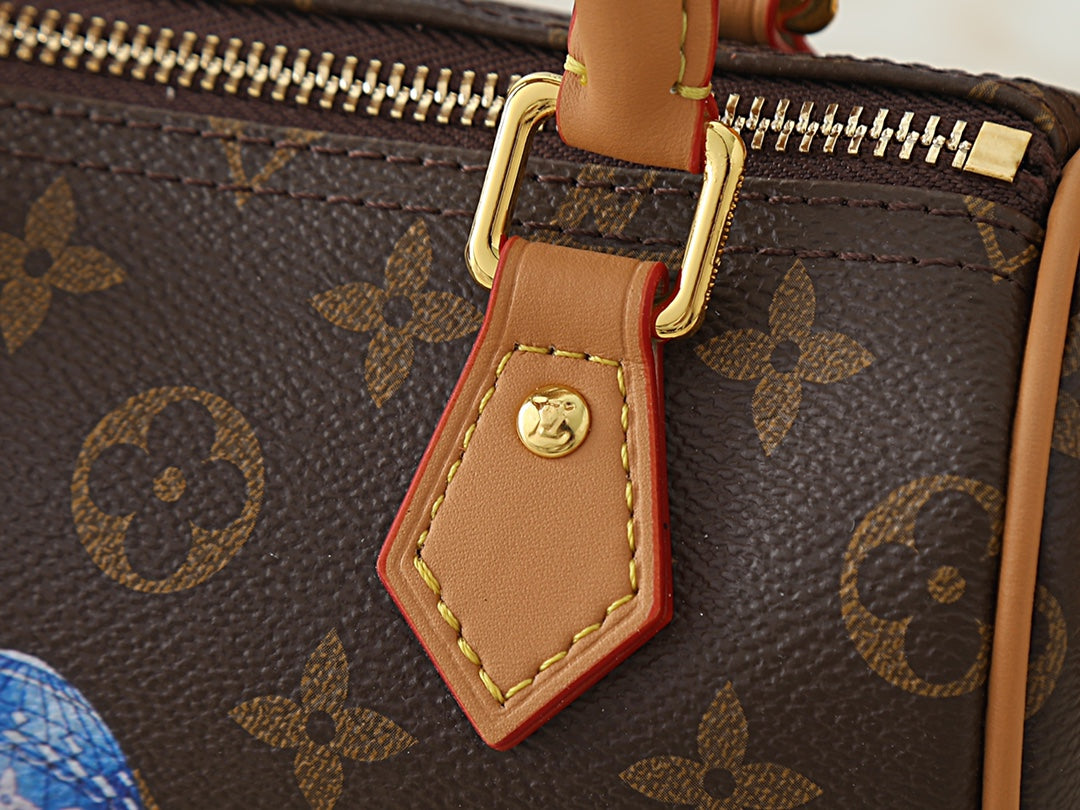 Designer Crossbody Bag for Women 16x10x7.5cm LEM338