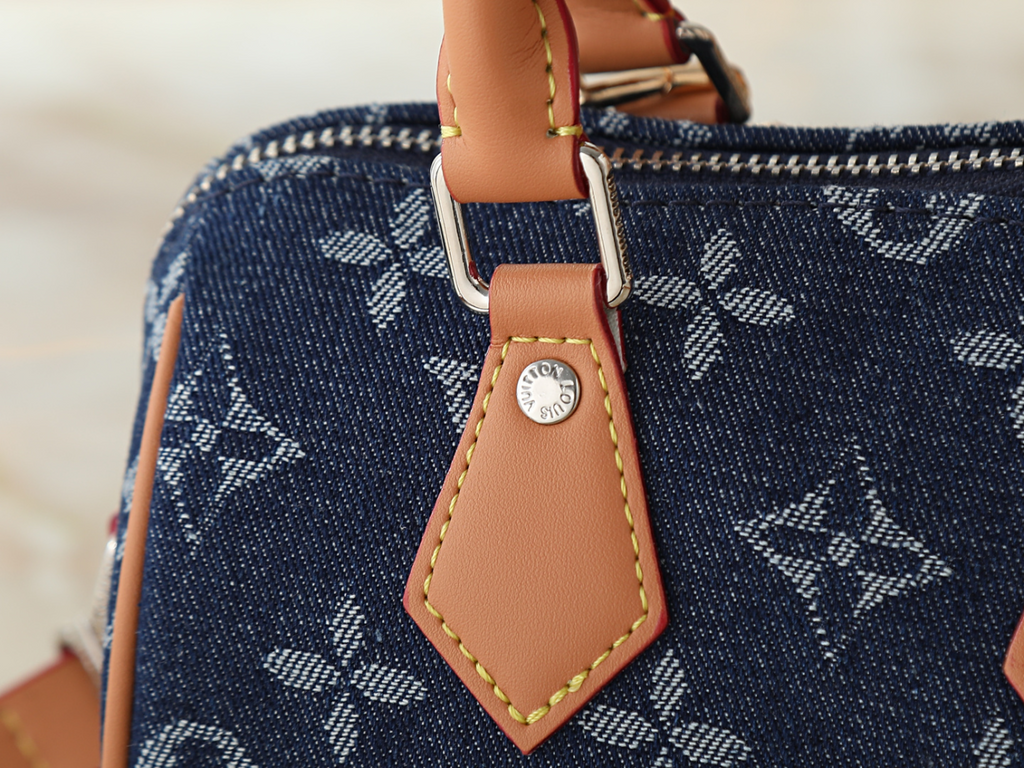 Fashion Handbag for Women 18x12x10cm LEM407