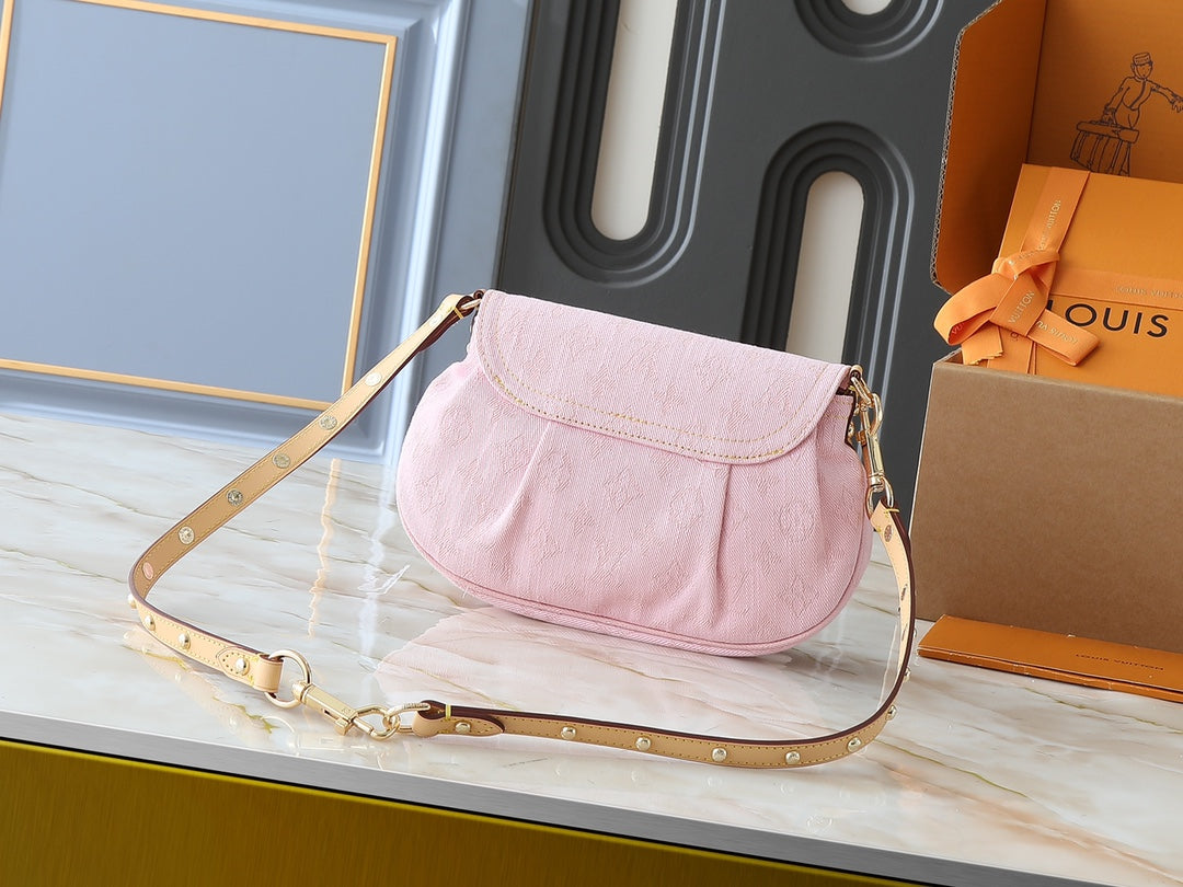 Designer Pink Shoulder Bag for Women 27.0x18.0x3.0cm LEM250