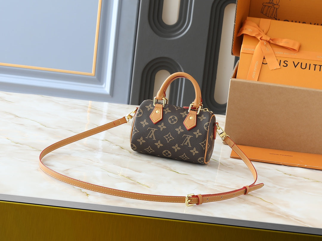 Designer Crossbody Bag for Women 16x10x7.5cm LEM251