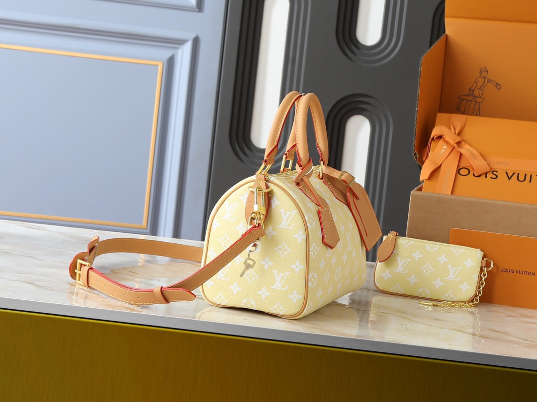 Designer Crossbody Bag for Women 25.0x15.0x15.0cm LEM341