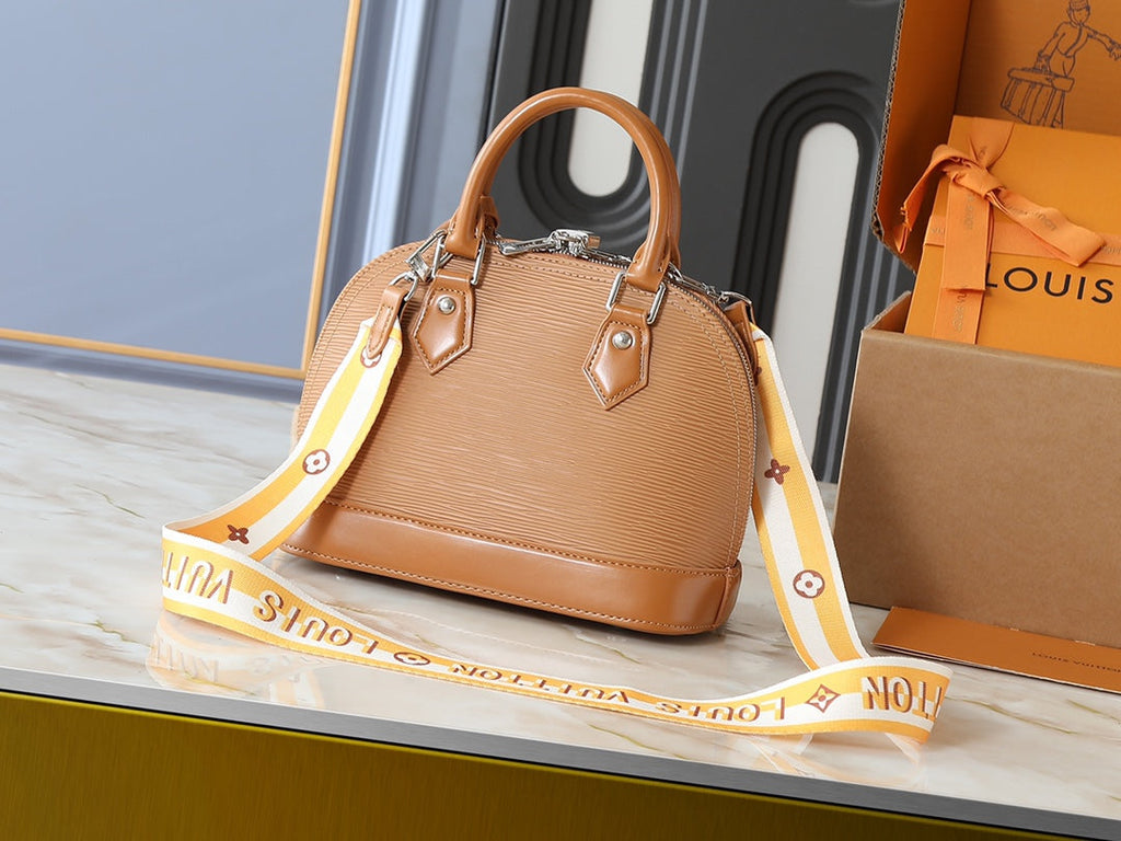 Designer Leather Shoulder Bag for Women 23.5x17.5x11.5cm LEM281Tote