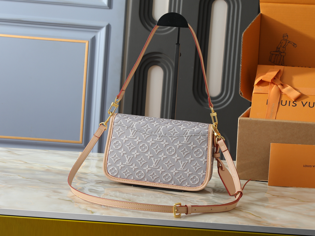 Grey Handbag for Women 24*15*9cm LEM459