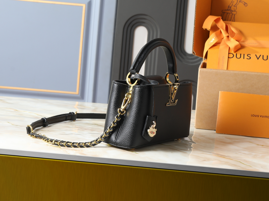 Designer Shoulder Bag for Women 22cm LEM410