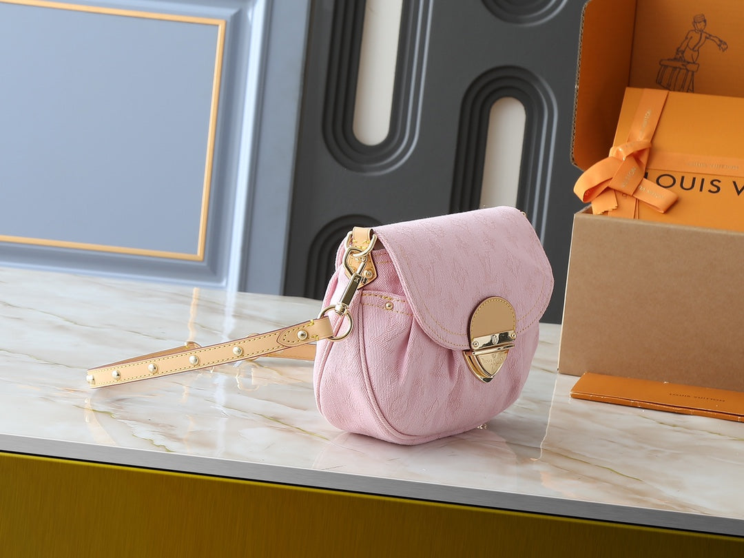 Designer Pink Shoulder Bag for Women 27.0x18.0x3.0cm LEM250
