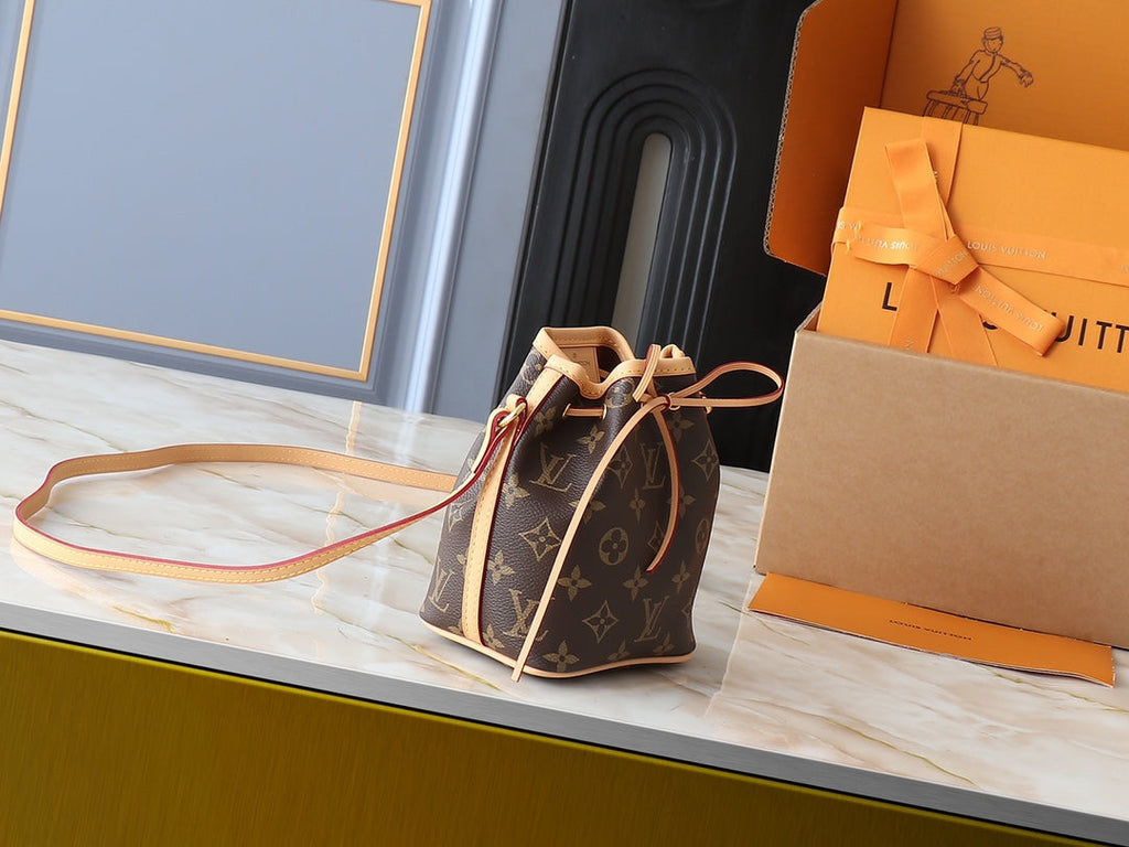 Designer Clash Color Crossbody Bag for Women 13x16x10cm LEM247