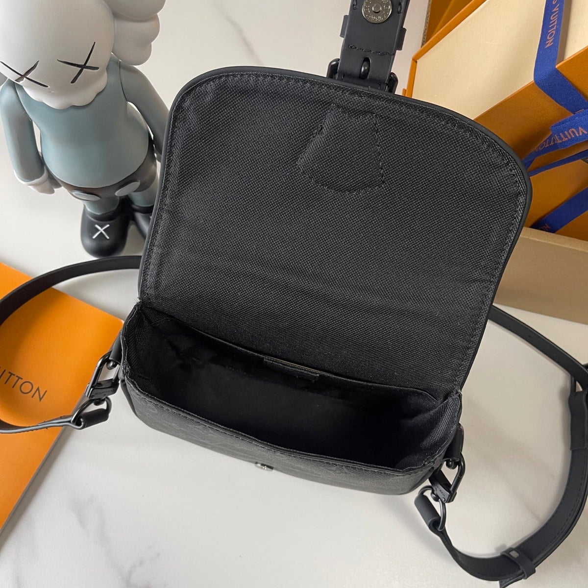 Designer Canvas Crossbody Bag for Women 20x17x7cm LEM303