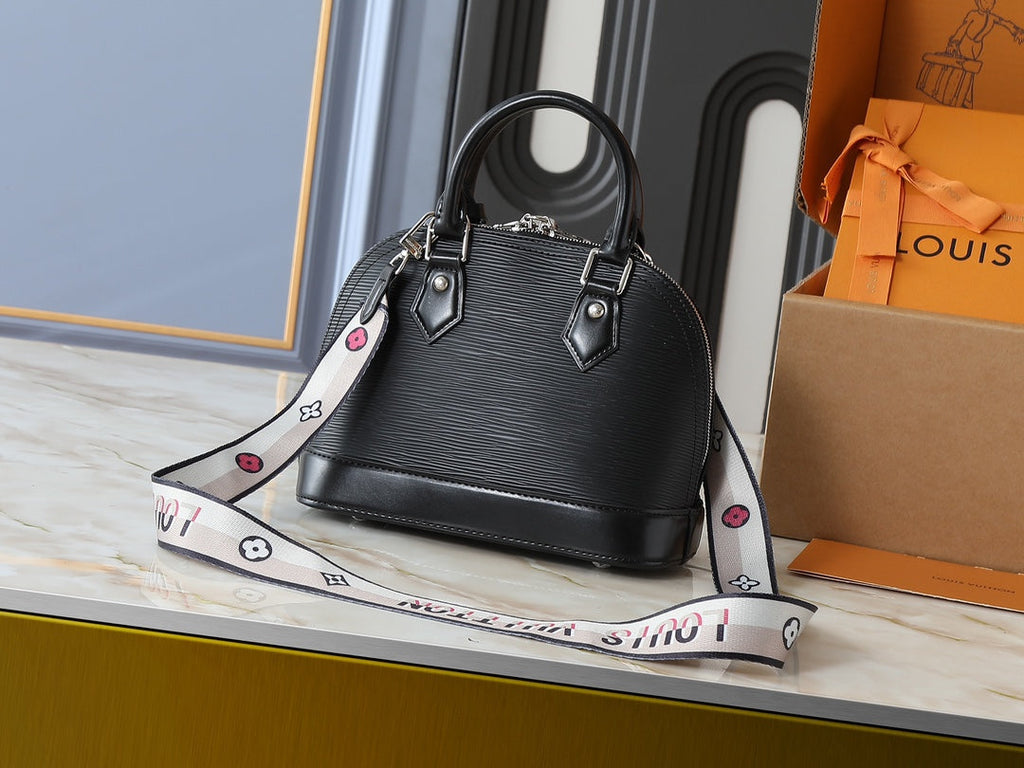 Designer Leather Shoulder Bag for Women 23.5x17.5x11.5cm LEM281Tote