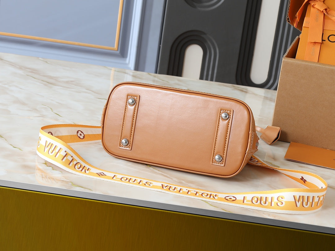 Designer Leather Shoulder Bag for Women 23.5x17.5x11.5cm LEM281Tote