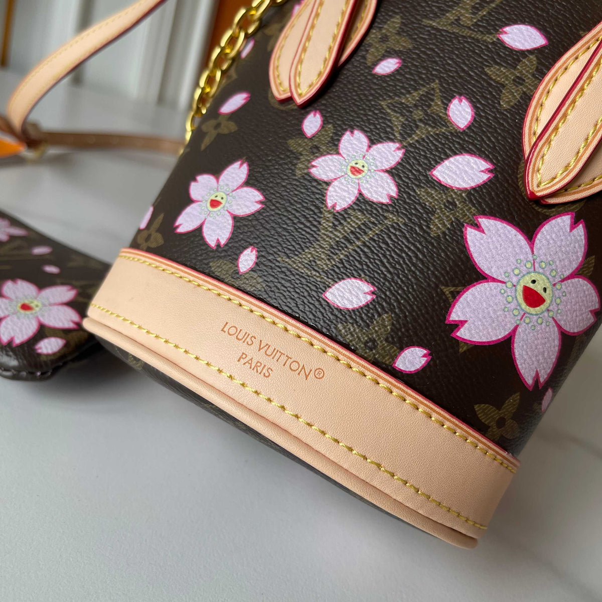 Fashion Handbag for Women 22*13*4cm LEM344