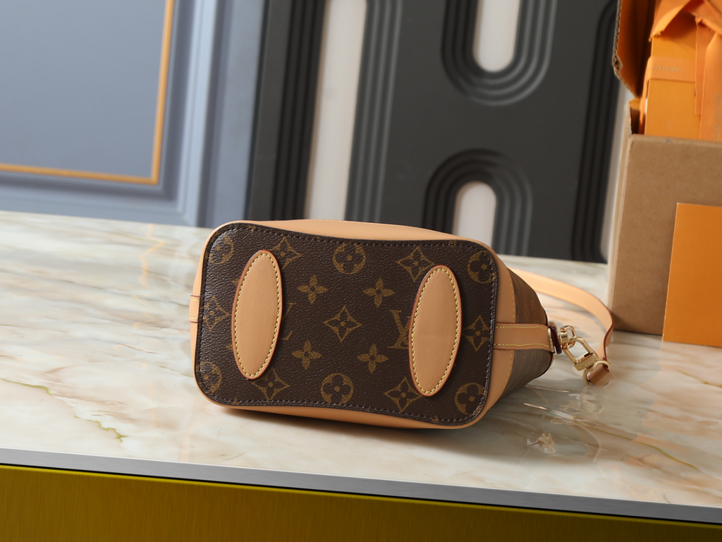 Brown Handbag for Women 18.0x21.0x12.0cm LEM439