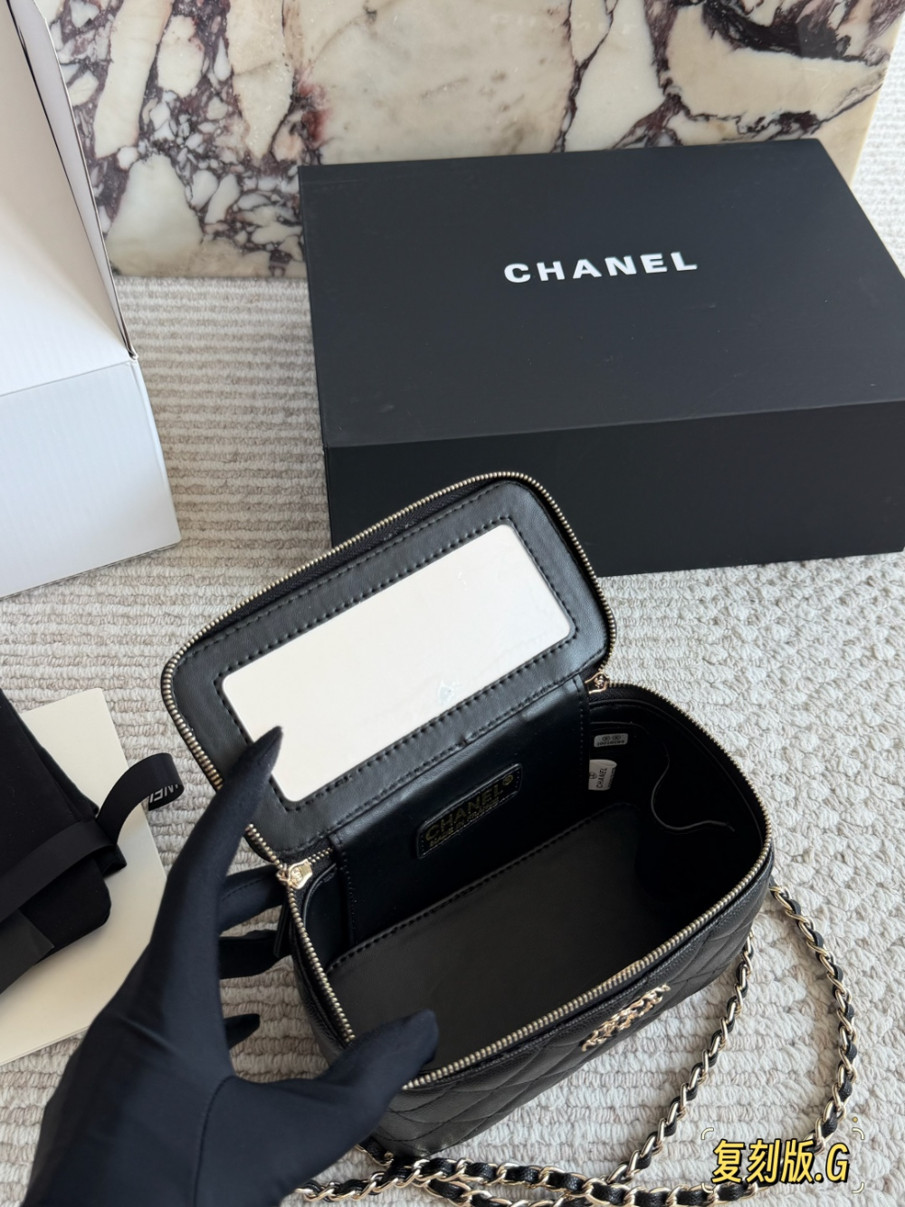 Black/White Handbag for Women 19cm CEM308