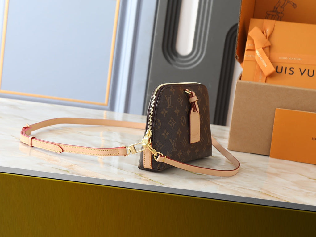 Designer Crossbody Bag for Women 24.5x17x4.5cm LEM339