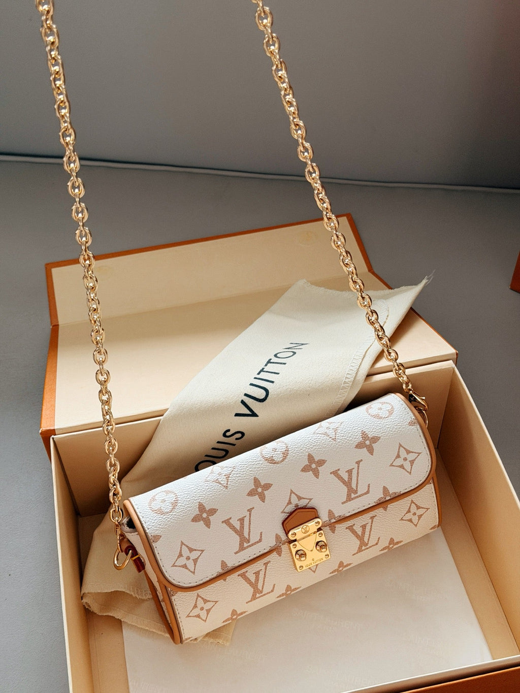 Designer White Shoulder Bag for Women 20*11cm LEM363